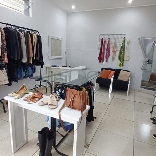 Conheça o Nyna Brechó: estilo, curadoria e propósito por trás das peças garimpadas