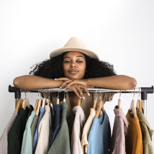 O que a psicologia do consumo diz sobre comprar em brechós